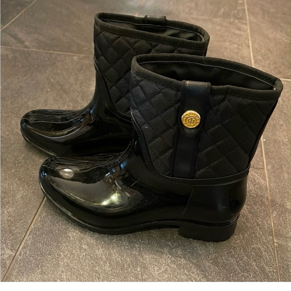 Like new with box Tommy Hilfiger ankle rain boots.  Black, size 5.